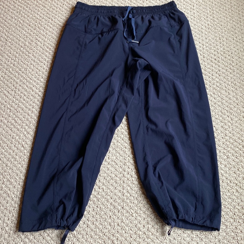 Lululemon Cropped windbreaker pants